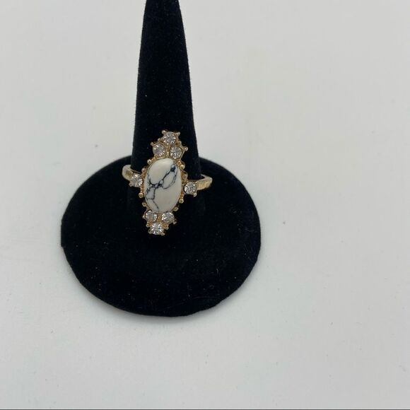 Marbled oval and rhinestone studded ring - 7.25 - Picture 8 of 10
